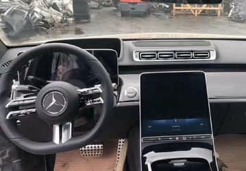 Mercedes-Benz упрекнули в копировании интерьера Tesla