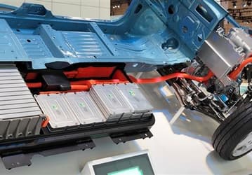880 км на одной зарядке и ресурс 1,2 млн километров. Китайцы представили супербатарею для электромобилей