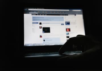 Facebook выплатит 52 млн долларов модераторам контента, психическое здоровье которых было подорвано этой работой