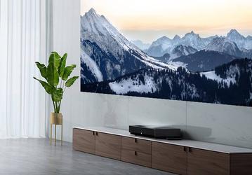 Xiaomi представила лазерный 4K-проектор, который можно ставить вплотную к стене