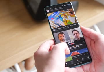 Спорные изменения YouTube прибыли на Android и iPhone. Спрятанные комментарии и крупные ролики