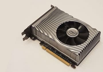 Раскрыта одна из главных особенностей видеокарты Intel DG1. Её GPU действительно содержит 768 ядер