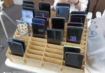 Топ-менеджер Xiaomi показал огромный загадочный смартфон. Это может оказаться дешёвый Redmi 9 без поддержки 5G