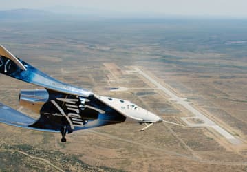 Космический корабль SpaceShipTwo совершил первый полет с посадкой на полосу Spaceport America