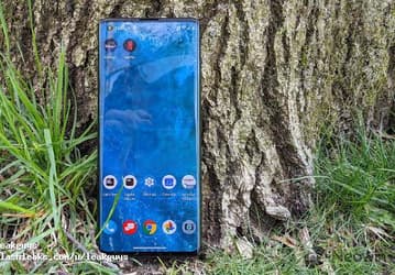 Флагман Motorola с «бесконечной гранью» впервые показали вживую