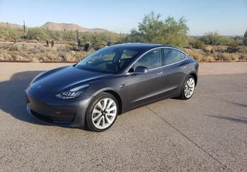 Всё для людей. В американских Tesla Model 3 без лишнего шума появились порты USB-C и беспроводная зарядка