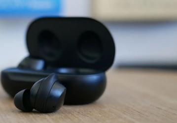 Обновление прошивки оптимизирует работу функции Ambient Sound наушников Galaxy Buds+ 