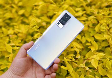 Тонкий корпус, камера с суперстабилизацией и выделенный ЦАП. Представлен Vivo X50 Pro
