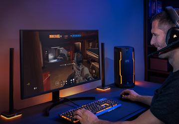 Настольный ARGB-светильник Corsair iCUE LT100 Lighting Tower может играть роль вешалки для гарнитуры