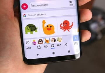 Смартфоны Android станут удобнее для любителей стикеров. Google тестирует подсказки