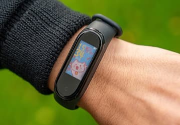 После анонса Xiaomi Mi Band 5 обрушились цены на Xiaomi Mi Band 4