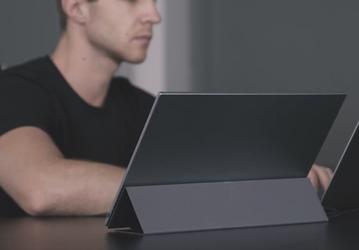 Создатели портативного монитора AirTab называют его самым легким монитором с сенсорным экраном размером 15,6 дюйма