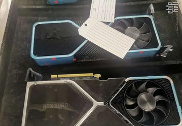 Очень странные прототипы GeForce RTX 3080. На фотографиях одна из карт выглядит попросту неправильно