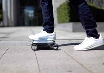 Walkcar — короткобазный электроскейтборд размером с небольшой ноутбук и запасом хода до 7 км