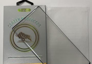 Фото позволяет оценить крошечные рамки экрана Samsung Galaxy Note20 Ultra