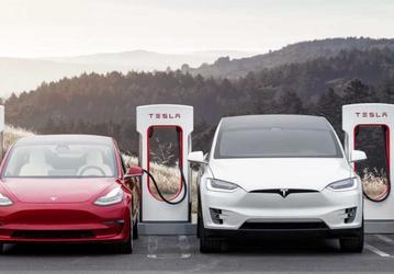 Илон Маск считает, что автомобили Tesla — дорогие. Он готов это исправить