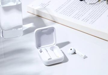 Xiaomi представила недорогие полностью беспроводные наушники в Европе