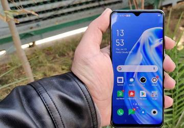 Oppo F15 заметно подешевел за счет уменьшения объема памяти