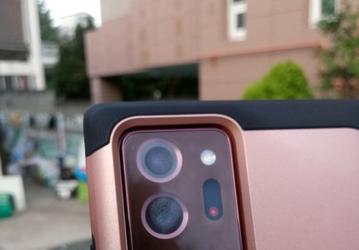 У новенького Galaxy Note20 запотели все три камеры, а Samsung утверждает, что это нормально