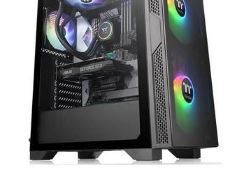 За стеклянной передней панелью корпуса Thermaltake Versa T25 TG можно установить два 200-миллиметровых вентилятора