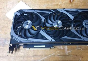 Огромная Asus GeForce RTX 3090 ROG Strix на первом «живом» фото