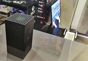 Настоящую Xbox Series X продемонстрировали вживую на публике. Фото прилагаются
