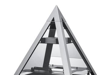 Компьютерный корпус Azza Pyramid Mini 806 имеет непривычную форму