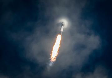 Так может только SpaceX. Компания запустила ракету Falcon 9 с первой ступенью, которая до этого использовалась уже пять раз