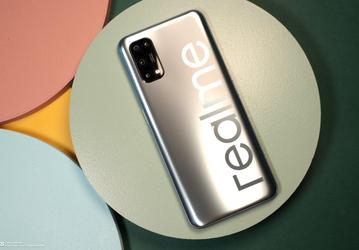 Долгоиграющая новинка Realme  на первых живых фото