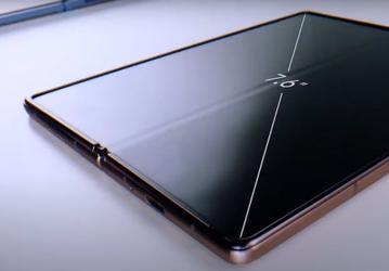 Новый Samsung Galaxy Z Fold2 избавился от знаменитой складки на экране. Реальные фото