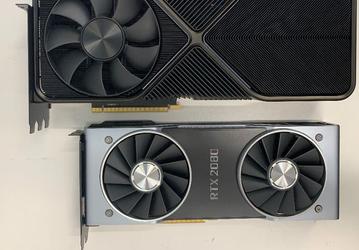 Это GeForce RTX 3090, и она огромна. Рядом с ней RTX 2080 смотрится весьма компактной