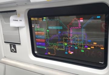 Xiaomi, а ты так можешь? LG оснастила поезда метро прозрачными экранами OLED вместо окон