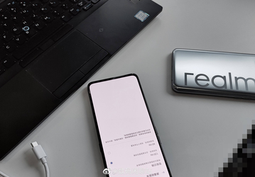 Суперфлагман Realme оснащен 120-герцевым OLED-экраном Samsung и 125-ваттной зарядкой