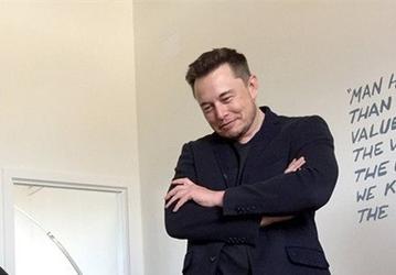 Илон Маск будет рулить Tesla еще три года