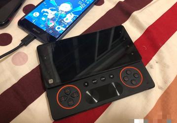 Первые фото прототипа Sony Ericsson Xperia Play 2