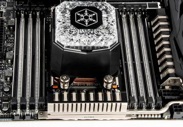 Толщина радиатора системы жидкостного охлаждения SilverStone IceGem 240P равна 38 мм