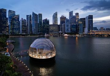 Apple умеет поражать своими фирменными магазинами. Marina Bay Sands в Сингапуре построен на воде