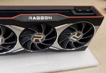 Первое «живое» фото топовой видеокарты AMD Radeon нового поколения
