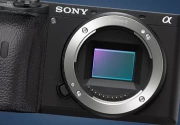 Sony скрестит системную камеру a6600 и полнокадровую a7 III. Получится A7C