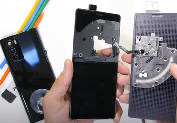Самый «механический» смартфон на рынке. Разборка LG Wing показала, как устроен аппарат