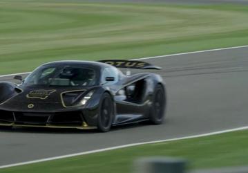 Видео дня: электрический суперкар Lotus Evija стоимостью более 2 млн долларов вышел на гоночную трассу
