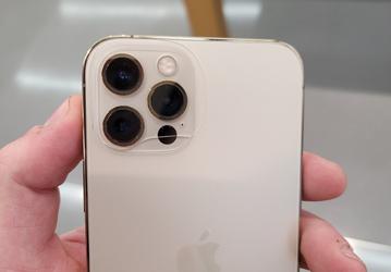 Задняя панель iPhone 12 Pro может треснуть даже без удара