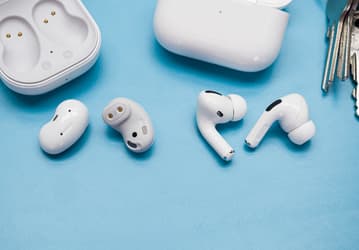 Вот это поворот: AirPods 2021 года лишатся своей «визитной карточки»  