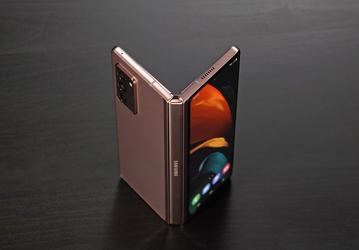 Спорная победа Samsung. Samsung Galaxy W21 будет копией Galaxy Z Fold2