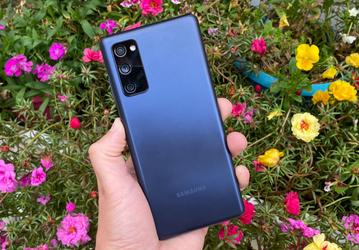 Похоже, Samsung Galaxy S20 FE оказался проблемным. Пользователи начали жаловаться на неадекватную работу сенсора