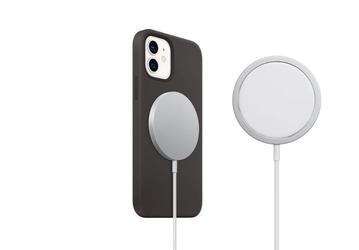 Владельцам iPhone 12 не стоит использовать металлические и кожаные чехлы, зарядка MagSafe может размагнитить пластиковые карты