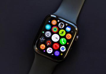 Удивительный результат Apple Watch. 100 млн устройств и 55% рынка носимых устройств