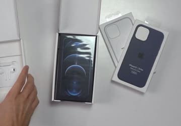 Во Франции в комплект iPhone 12 входят наушники