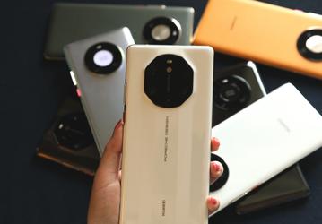 За Huawei Mate40 RS Porsche Design выстроилась длинная очередь. Более 210 000 человек уже забронировали смартфон в Китае