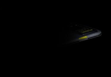 Уникальный OnePlus 8T в честь выхода Cyberpunk 2077 от создателей «Ведьмака» на первом изображении